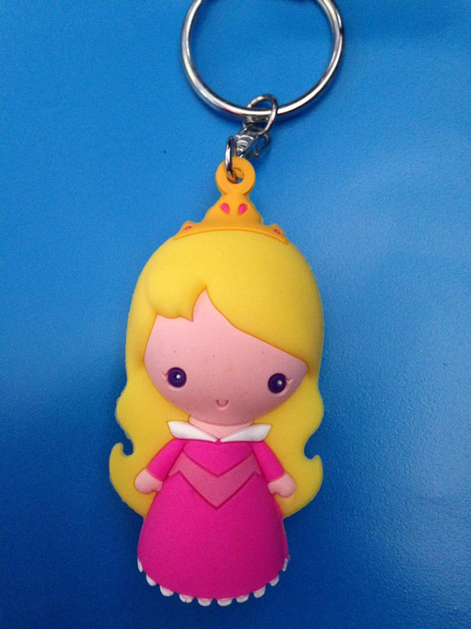 Porte clés disney disneyland paris : princesse Aurore La Belle au Bois Dormant e